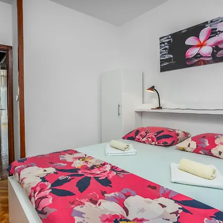 Apartment Stunning In With Wi-fi Crikvenica